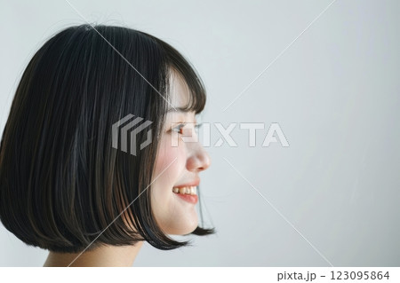 黒髪ボブの髪の綺麗な日本人女性（縮毛矯正・ストレート・ボブヘア）	 123095864