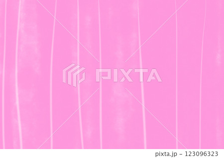 イラスト素材: ピンク背景と白の抽象画　縦縞（斑） 123096323