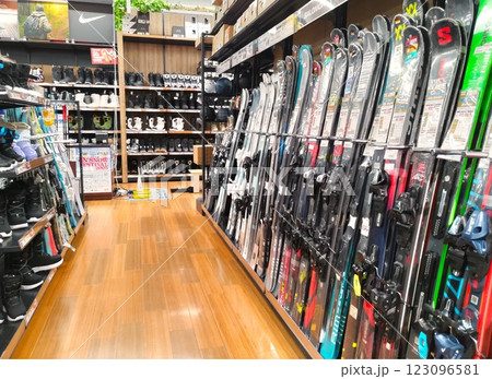 スポーツ用品店 123096581