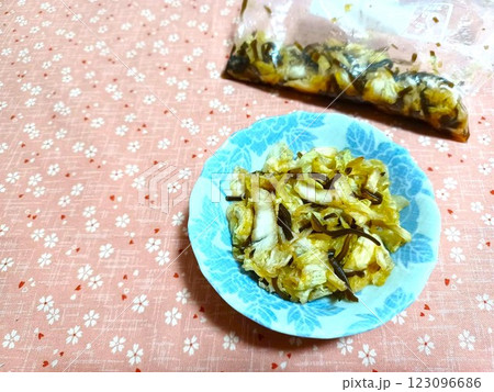 白菜の塩昆布の漬け物 白菜の塩昆布の漬け物 123096686