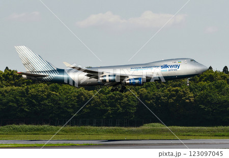 シルクウエイ貨物機B747成田アブローチ シルクウエイ貨物機B747成田アブローチ 123097045