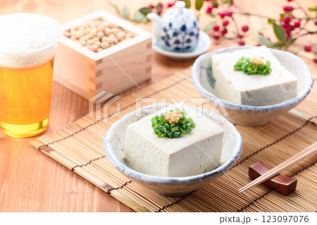 冷や奴 （ 木綿とうふ ） 123097076