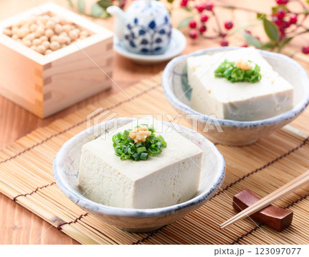 冷や奴 （ 木綿とうふ ） 123097077