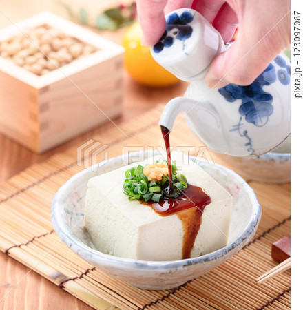 冷や奴 （ 木綿とうふ ） 123097087