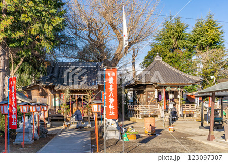 蛸薬師如来・舞台八幡神社　観音様に蛸がついてこの地に打ち上げられた　伝承　慶長16年(1611年)の 123097307
