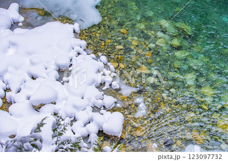 長野県南木曽町　冬の柿其渓谷の景色 123097732