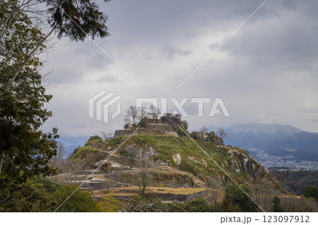 岐阜県中津川市 冬の苗木城 岐阜県中津川市 冬の苗木城 123097912