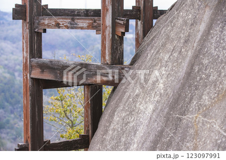 岐阜県中津川市 冬の苗木城 岐阜県中津川市 冬の苗木城 123097991