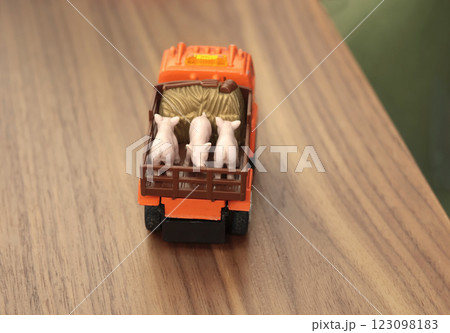 Child lorry with pigs on table. Vintage developmental toy. Farm and animals. Child lorry with pigs on table. Vintage developmental toy. Farm and animals. 123098183