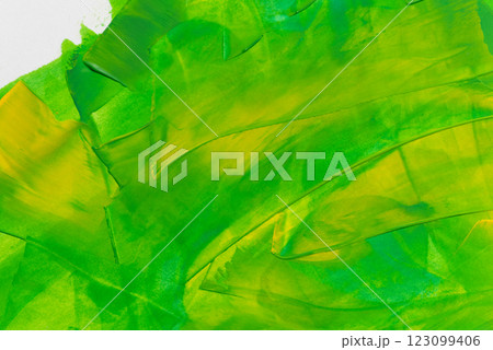 緑色の絵具で塗った背景 123099406