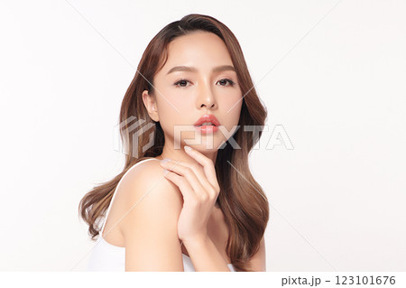 Beautiful young asian woman with clean fresh skin on white background, Face care, Facial treatment, Cosmetology, beauty and spa, Asian women portrait. 123101676