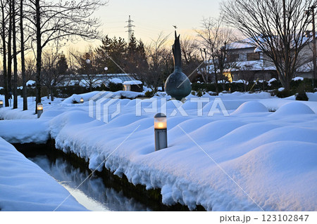 雪景色　チューリップ四季彩館前 123102847