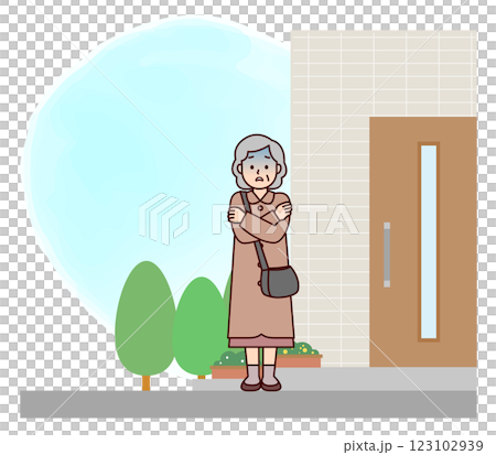 一位老婦人在外面凍得瑟瑟發抖 123102939