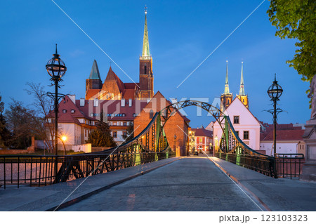 Tumski Bridge (Most Tumski) in Wroclaw, Poland Tumski Bridge (Most Tumski) in Wroclaw, Poland 123103323