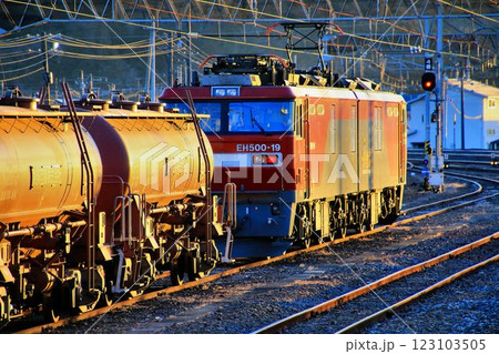 終焉が近づく伝統の貨物列車『安中貨物』 ~電気機関車EH500牽引 終焉が近づく伝統の貨物列車『安中貨物』 ~電気機関車EH500牽引 123103505