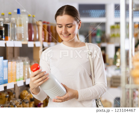 Young woman choosing milk in grocery store 123104467