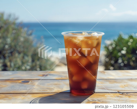 海の見えるカフェで飲むアイスティー　AI画像 123105509
