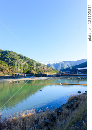 球磨川風景　遙拝八の字広場「はくはいはちのじひろば」熊本県八代市渡町 123105854