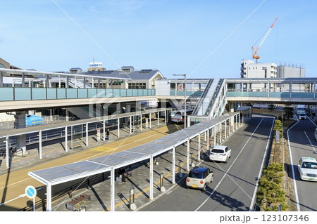 岡崎市、岡崎駅東口ロータリーの風景 岡崎市、岡崎駅東口ロータリーの風景 123107346