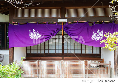 京都市 五七桐紋の入った寺院幕 京都市 五七桐紋の入った寺院幕 123107392
