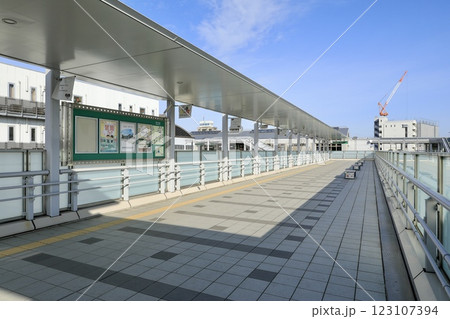 岡崎市、岡崎駅東口のペデストリアンデッキ 岡崎市、岡崎駅東口のペデストリアンデッキ 123107394