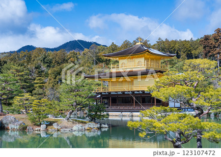 京都市 冬の鹿苑寺(金閣寺) 京都市 冬の鹿苑寺(金閣寺) 123107472