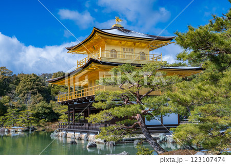 京都市　冬の鹿苑寺（金閣寺） 123107474