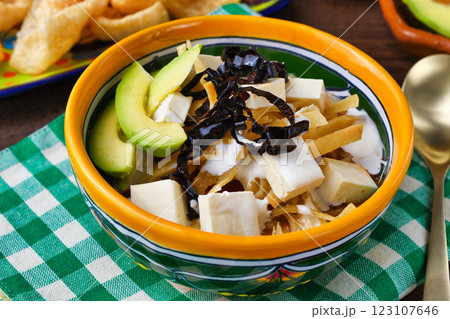 メキシコ料理のソパ・デ・トルティージャ(ソパ・アステカ) メキシコ料理のソパ・デ・トルティージャ(ソパ・アステカ) 123107646