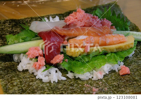 恵方巻 海苔巻き 恵方巻 海苔巻き 123108081