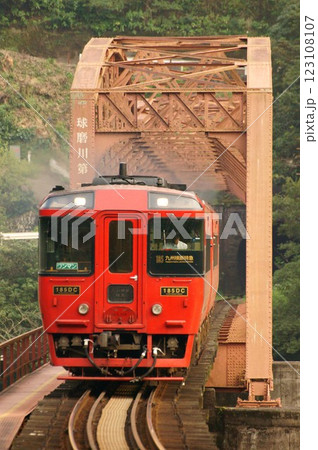 九州横断特急、歴史ある鉄橋を越えて 九州横断特急、歴史ある鉄橋を越えて 123108107