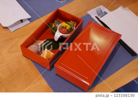 【おれんじ食堂・クルージングディナー】食堂車列車で楽しむ贅沢な前菜五種 123108130