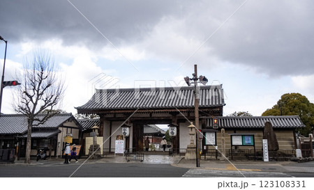東寺　東大門　寺社　寺　真言　空海　弘法大師　京都　建築 123108331
