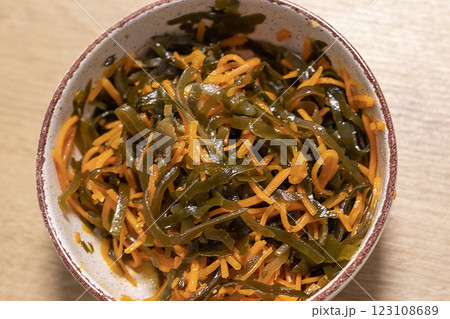 Close up shot of the salad made of carrots and seaweed in the clay bawl. Food Close up shot of the salad made of carrots and seaweed in the clay bawl. Food 123108689
