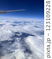 飛行機から見た風景 123109228