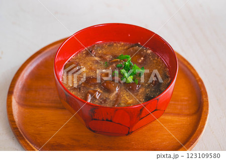 なめこの味噌汁 123109580