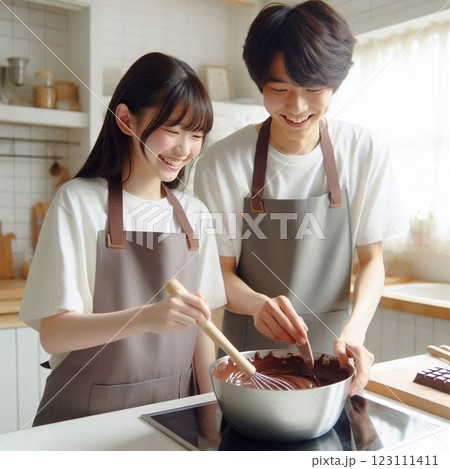 一緒にお菓子作りをする若いカップル 123111411