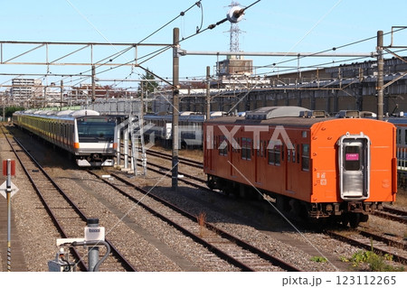 豊田車両センターに留置中の中央線201系電車：クハ201-1（東京都日野市） 123112265