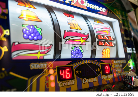 スロットマシン　大当たり　 123112659