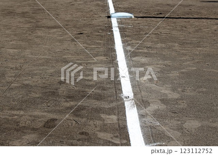 阪神鳴尾浜球場のグラウンドと一塁ベース 阪神鳴尾浜球場のグラウンドと一塁ベース 123112752