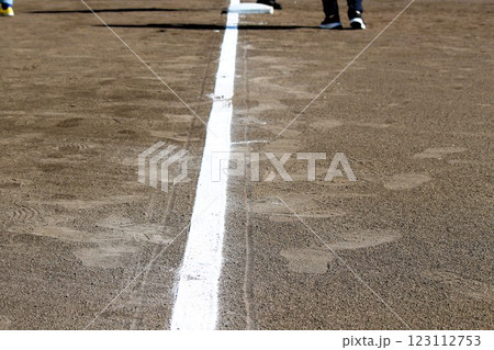 阪神鳴尾浜球場のグラウンドとライト方向から見た一塁ベース 阪神鳴尾浜球場のグラウンドとライト方向から見た一塁ベース 123112753