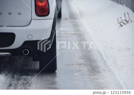 雪道の運転 123113938