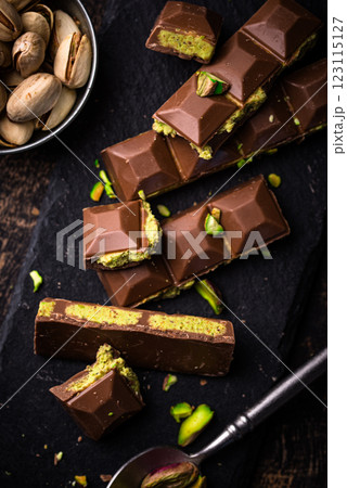 Dubai chocolate with kadayif pistachio filling Dubai chocolate with kadayif pistachio filling 123115127