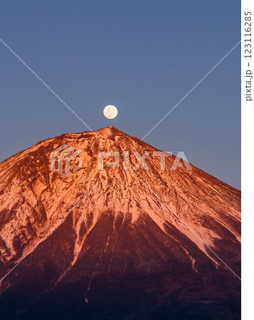 静岡県・パール富士（紅富士） 123116285