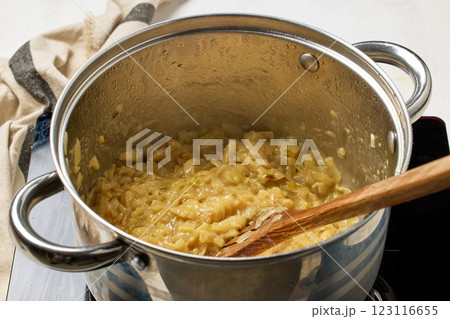 Process of making french onion soup Process of making french onion soup 123116655