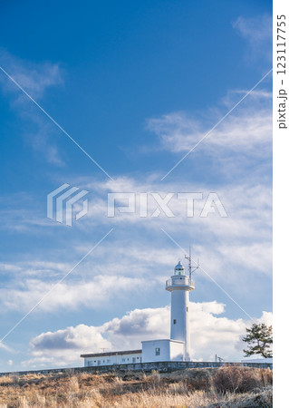 「青森県」種差海岸に佇む美しい白亜の鮫角灯台　八戸市 123117755