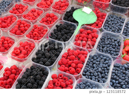 Berries market stall 123118572