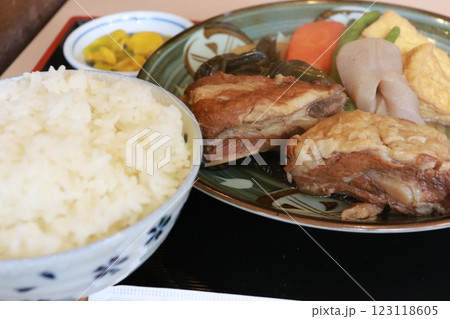 ソーキ煮つけ定食 ソーキ煮つけ定食 123118605
