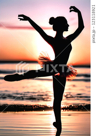 夕景の湖畔で踊る美しい姿のバレリーナ 123118921
