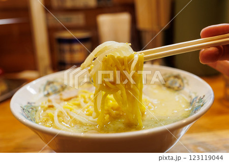 箸上げした味噌カレー牛乳ラーメン(青森県) 箸上げした味噌カレー牛乳ラーメン(青森県) 123119044