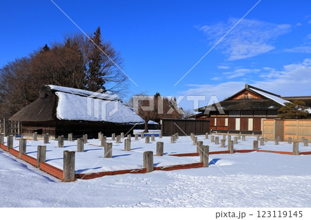 史跡 根城の広場 本丸跡の復元 日本100名城《青森》 史跡 根城の広場 本丸跡の復元 日本100名城《青森》 123119145
